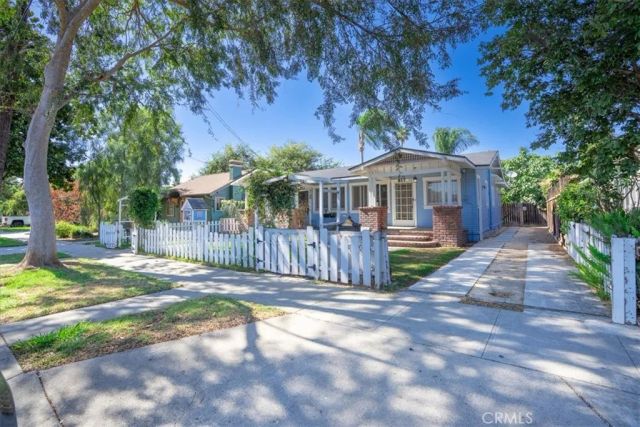817 E Palmyra Avenue, Orange, CA 92866