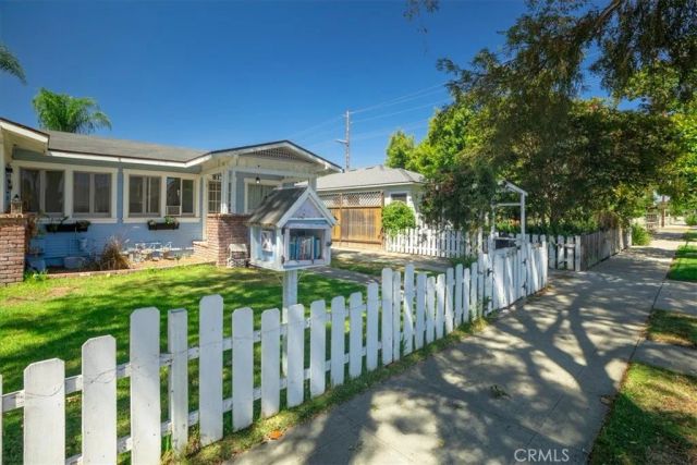 817 E Palmyra Avenue, Orange, CA 92866
