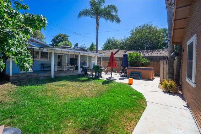 817 E Palmyra Avenue, Orange, CA 92866
