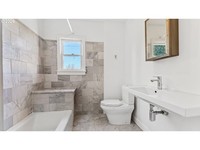 111 N MONROE St, Portland, OR 97227