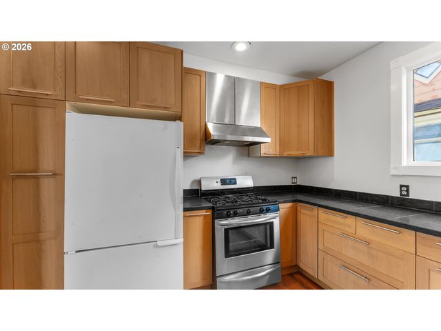 111 N MONROE St, Portland, OR 97227