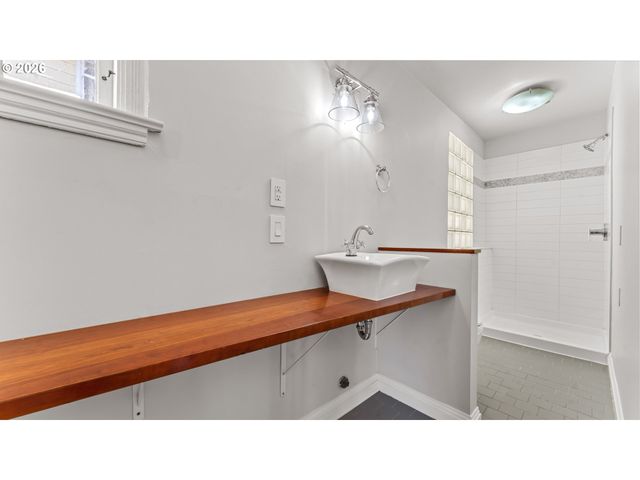111 N MONROE St, Portland, OR 97227