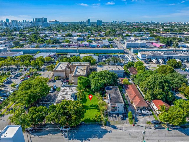 1872 NW 24th St, Miami, FL 33142