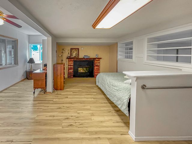 421 23rd St NW, Minot, ND 58703
