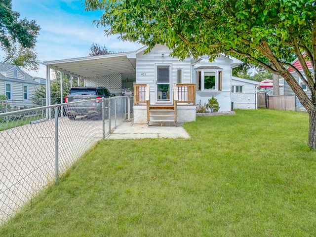 421 23rd St NW, Minot, ND 58703