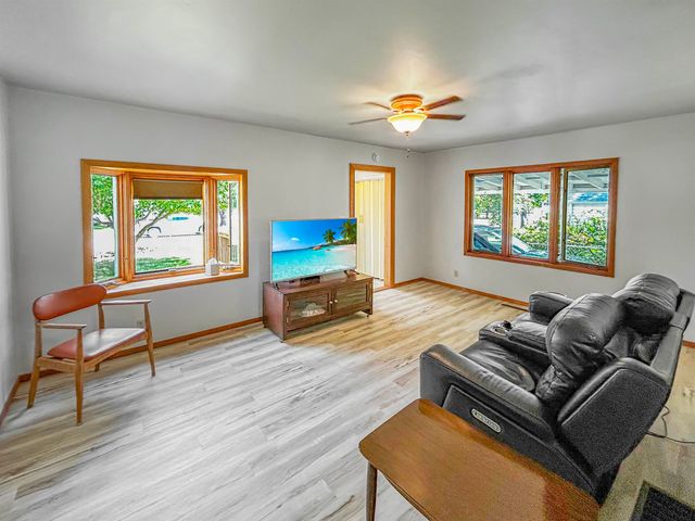 421 23rd St NW, Minot, ND 58703
