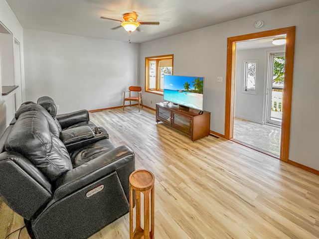 421 23rd St NW, Minot, ND 58703
