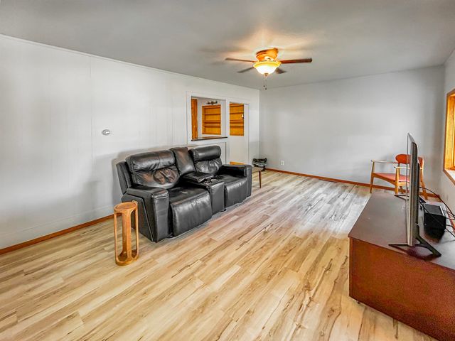 421 23rd St NW, Minot, ND 58703