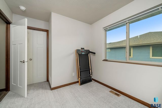 2726 E Sunburst Dr Drive, Brandon, SD 57005