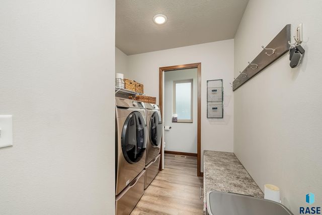 2726 E Sunburst Dr Drive, Brandon, SD 57005