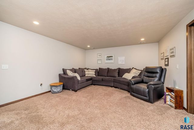 2726 E Sunburst Dr Drive, Brandon, SD 57005