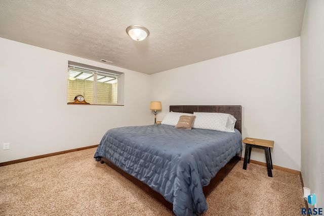 2726 E Sunburst Dr Drive, Brandon, SD 57005