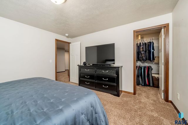 2726 E Sunburst Dr Drive, Brandon, SD 57005