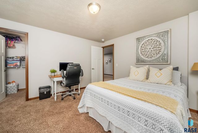 2726 E Sunburst Dr Drive, Brandon, SD 57005