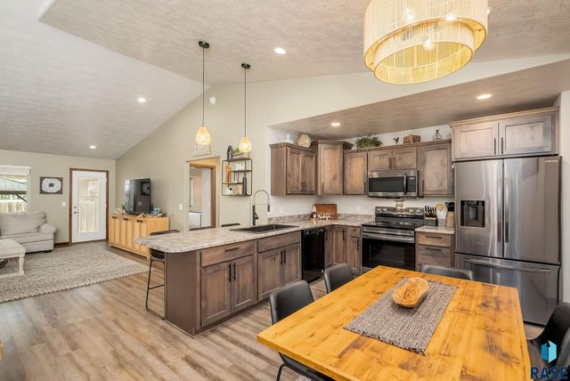 2726 E Sunburst Dr Drive, Brandon, SD 57005