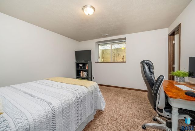 2726 E Sunburst Dr Drive, Brandon, SD 57005