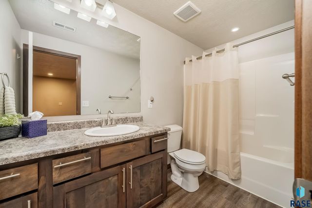 2726 E Sunburst Dr Drive, Brandon, SD 57005