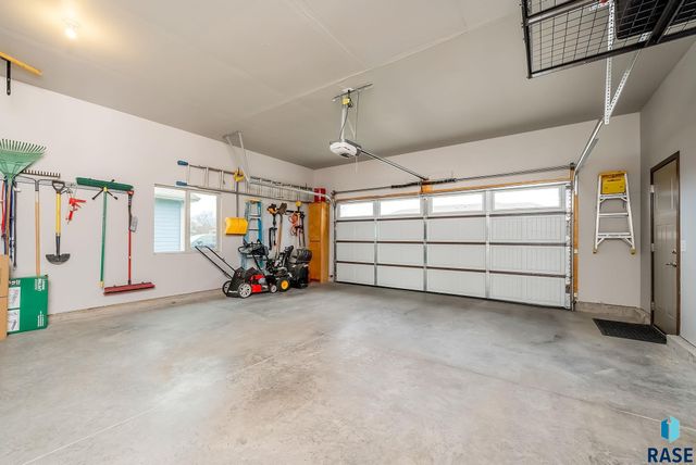 2726 E Sunburst Dr Drive, Brandon, SD 57005