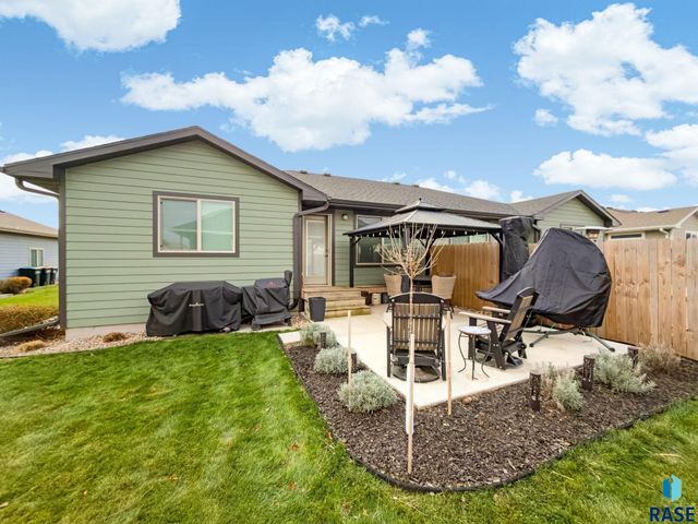 2726 E Sunburst Dr Drive, Brandon, SD 57005