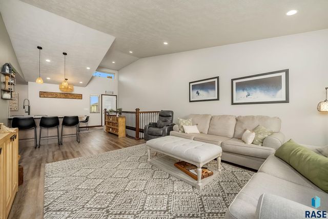 2726 E Sunburst Dr Drive, Brandon, SD 57005