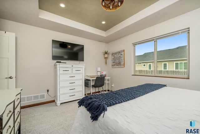 2726 E Sunburst Dr Drive, Brandon, SD 57005