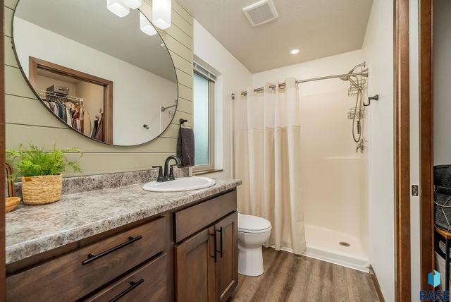 2726 E Sunburst Dr Drive, Brandon, SD 57005