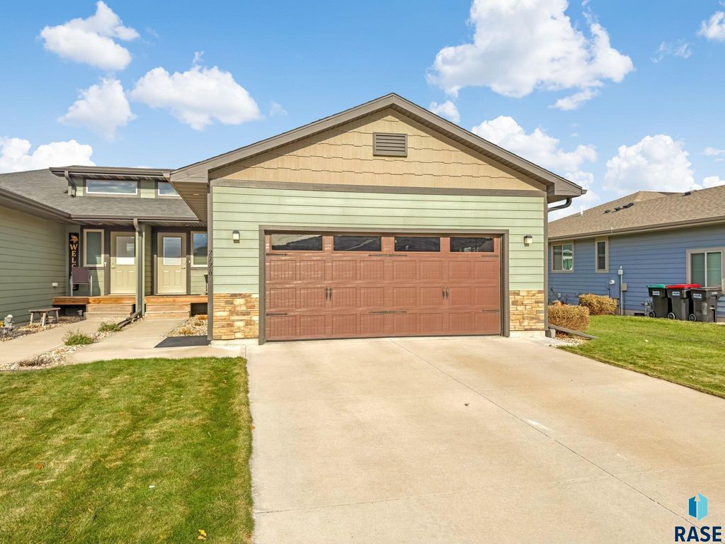 2726 E Sunburst Dr Drive, Brandon, SD 57005