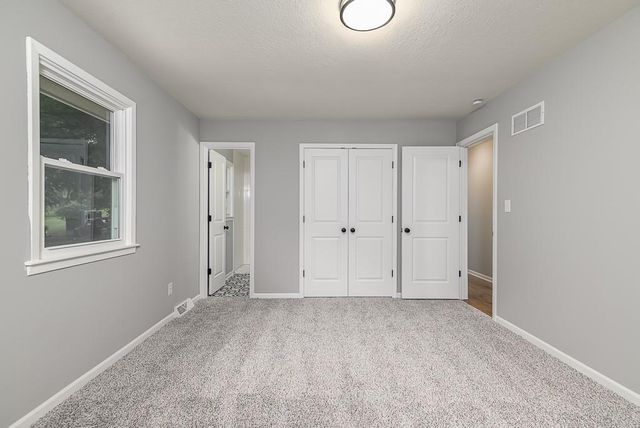 6729 Yecker Avenue, Kansas City, KS 66109