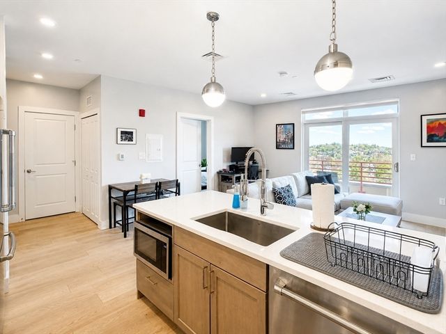 1650 Commonwealth Ave 605, Boston, MA 02135