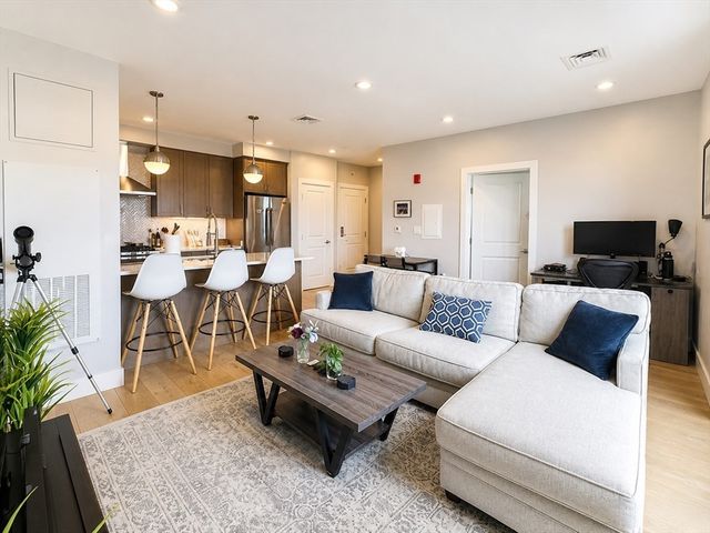 1650 Commonwealth Ave 605, Boston, MA 02135