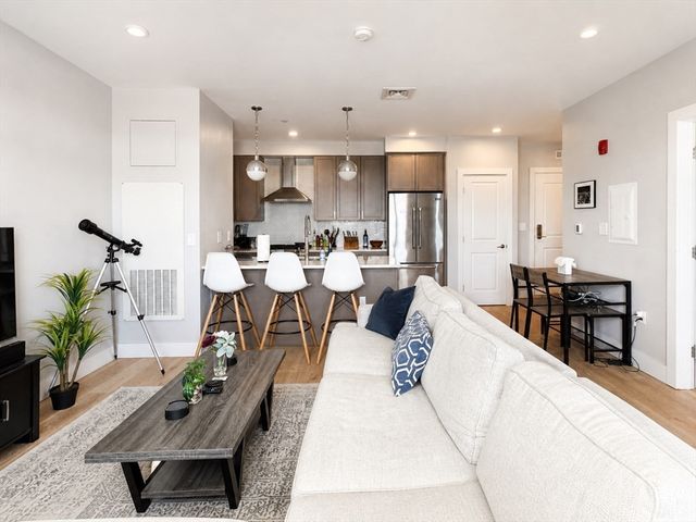 1650 Commonwealth Ave 605, Boston, MA 02135
