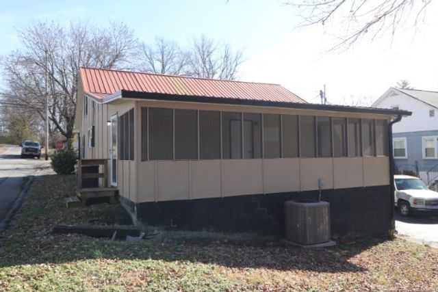 313 Andrews Ave, Hartsville, TN 37074