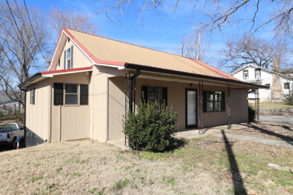 313 Andrews Ave, Hartsville, TN 37074