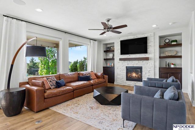 10805 S 186 Avenue, Omaha, NE 68136
