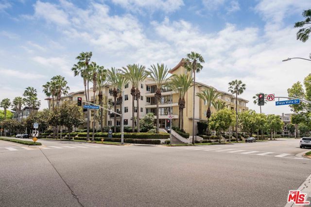 13200 Pacific 438, Los Angeles, CA 90094