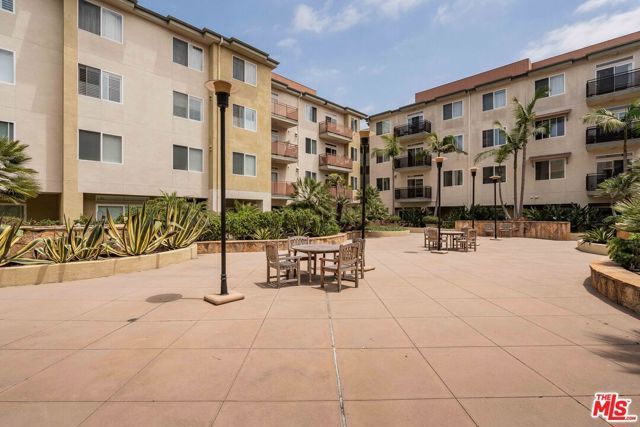 13200 Pacific 438, Los Angeles, CA 90094