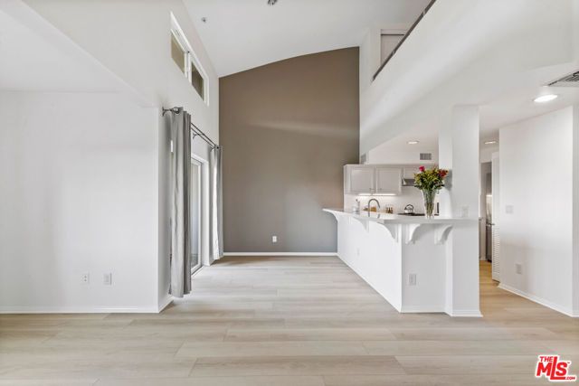 13200 Pacific 438, Los Angeles, CA 90094