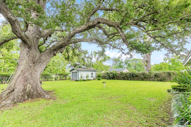 706 Brockman Street, Sweeny, TX 77480