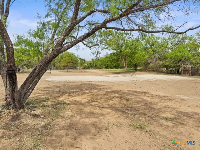 302 Seneca Drive, Burnet, TX 78611
