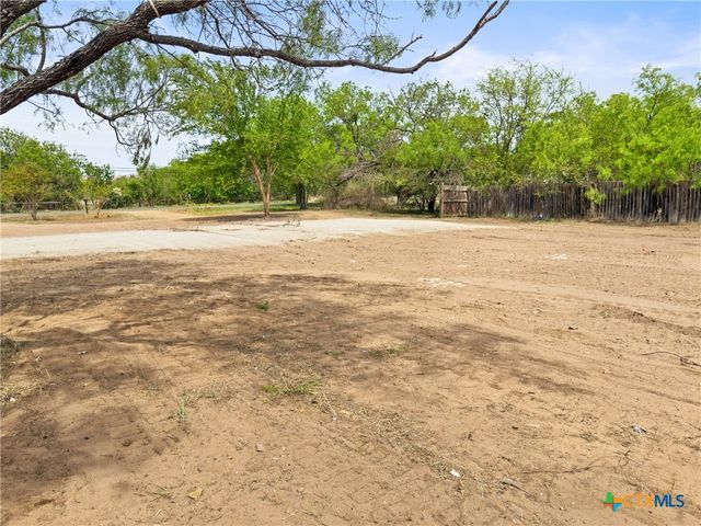 302 Seneca Drive, Burnet, TX 78611