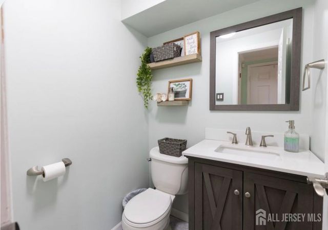 40 Lantern Lane, Sayreville, NJ 08872