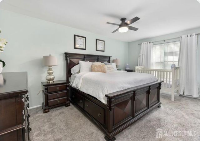 40 Lantern Lane, Sayreville, NJ 08872