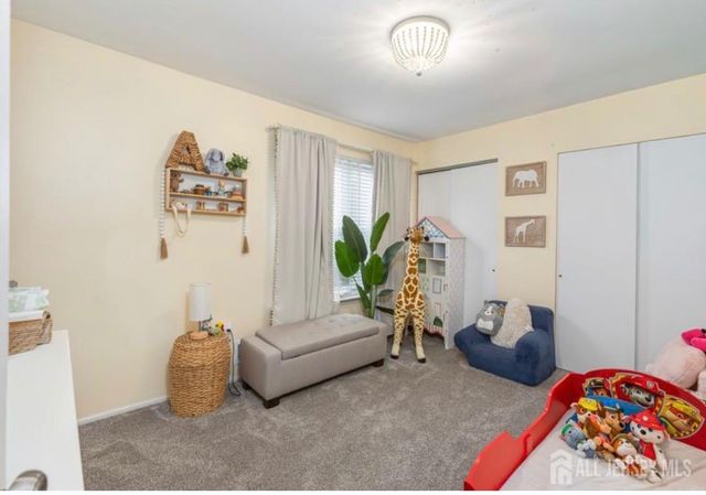 40 Lantern Lane, Sayreville, NJ 08872