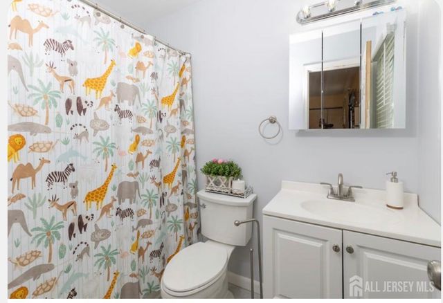40 Lantern Lane, Sayreville, NJ 08872
