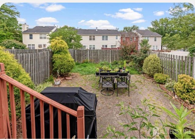 40 Lantern Lane, Sayreville, NJ 08872