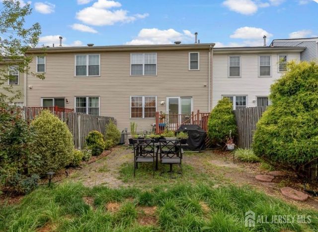 40 Lantern Lane, Sayreville, NJ 08872