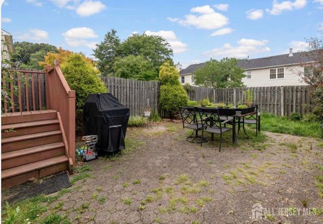 40 Lantern Lane, Sayreville, NJ 08872