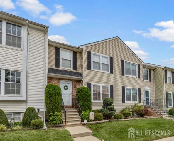 40 Lantern Lane, Sayreville, NJ 08872