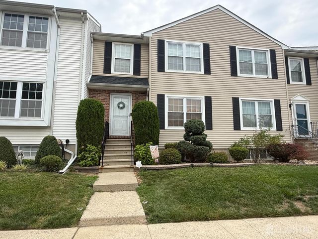 40 Lantern Lane, Sayreville, NJ 08872