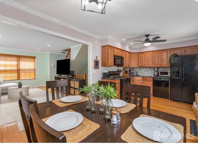 40 Lantern Lane, Sayreville, NJ 08872